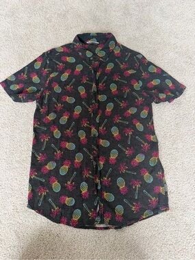 Departwest Men's Black Short-Sleeve Pineapple Print Shirt
